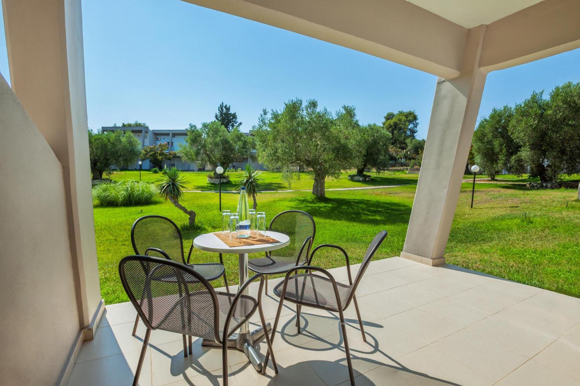 Iris Hotel 3*