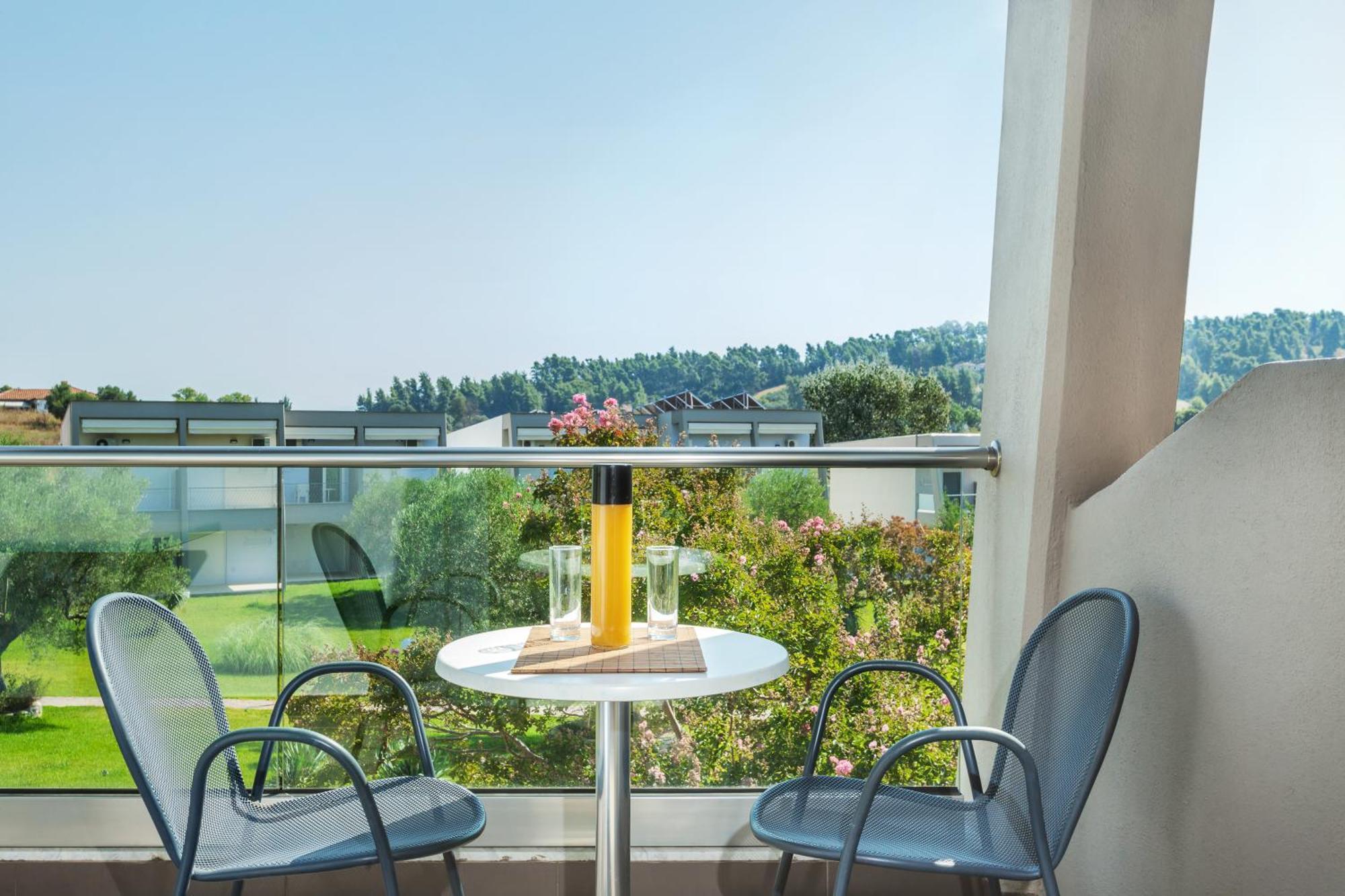 Iris Hotel 3*