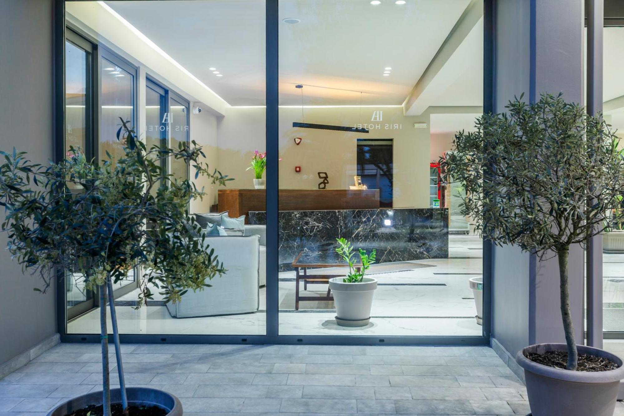 Iris Hotel 3*