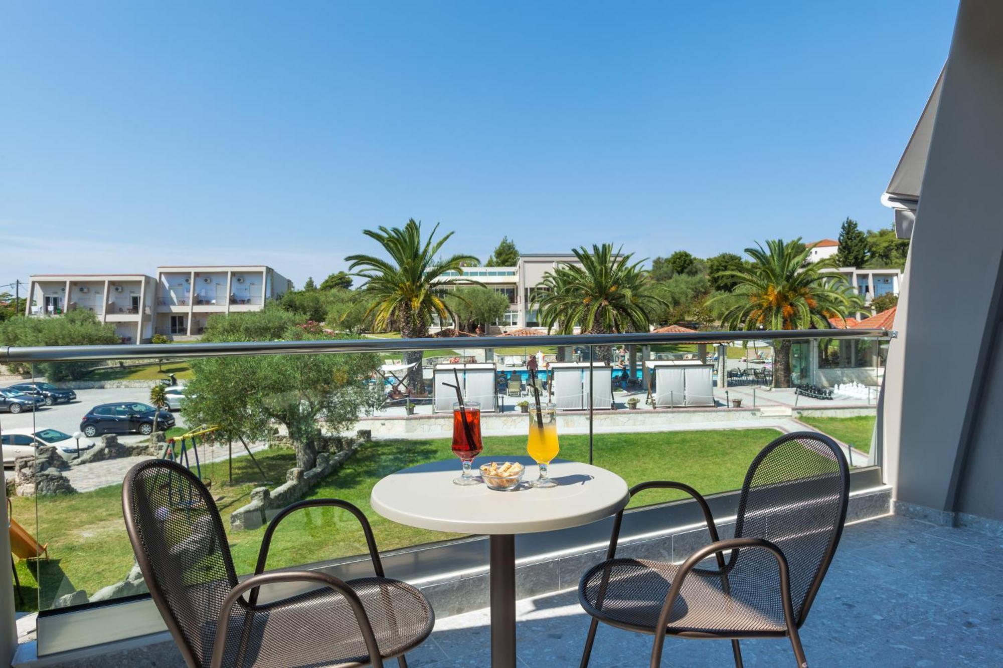 Iris Hotel 3*